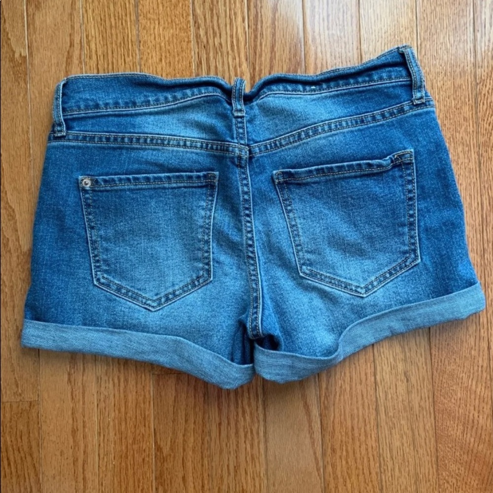 Boyfriend Shorts - Picture 2 of 2